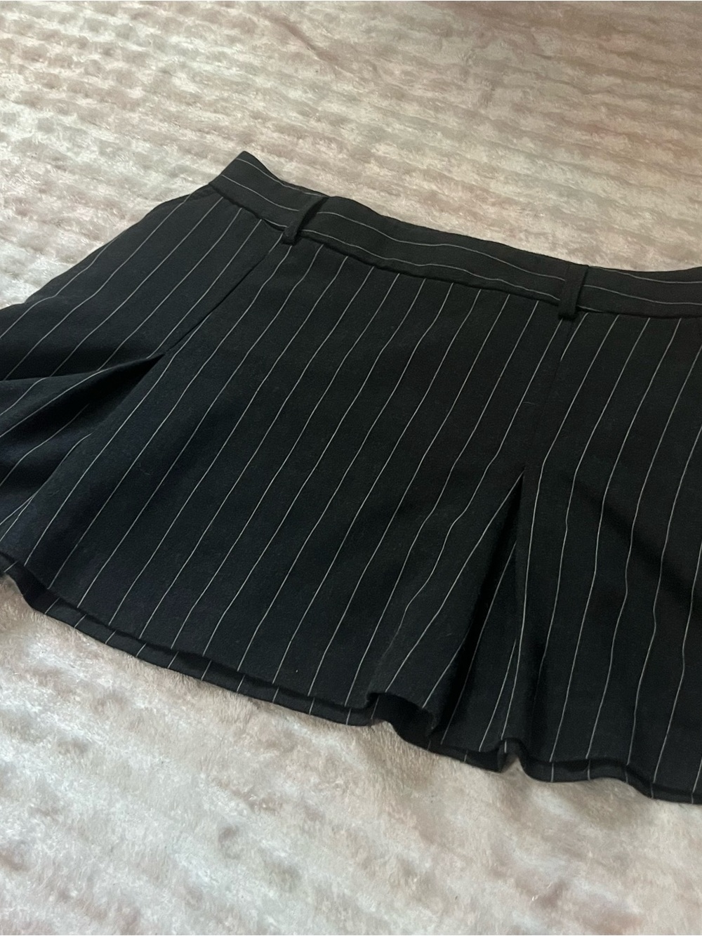Vintage 2000s Scoop Black Pinstripe Pleated Mini Skirt w Pockets